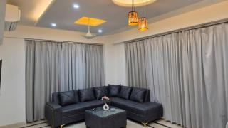 Luxury Gurgaon Stay 3BHK Balconies & Parking - 6