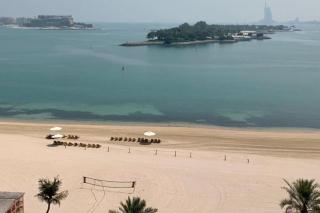 Al Dabas Beach Views, 3BD Sleeps 6, Beachfront Beach & Pool Access - DVH Holiday Homes - 9