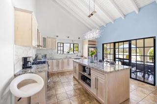 LUXE 3BR and 3BA Villa w Pool Villa Leone by Bocobay - 3