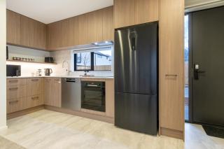 Brand New Townhouse Walk to CBD - Parking & EV - 8