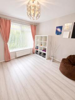 Comfortable 2-Bed House Garden Free Parking Leeds - 3