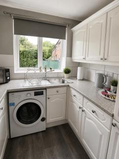 Comfortable 2-Bed House Garden Free Parking Leeds - 8