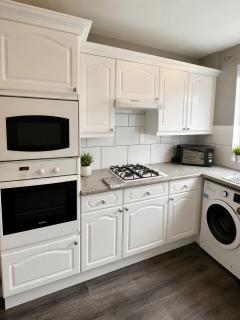 Comfortable 2-Bed House Garden Free Parking Leeds - 9