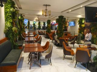 Bonds Hotel - 2