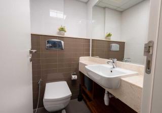 Stunning Coastal Upgraded Duplex by Island Properties in Pacific tower - 8