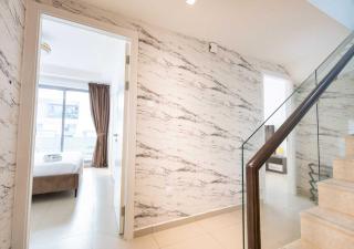 Stunning Coastal Upgraded Duplex by Island Properties in Pacific tower - 6