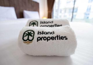 Stunning Coastal Upgraded Duplex by Island Properties in Pacific tower - 2
