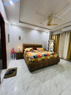 1 Bed Furnished Apartment Bahria Town phase 7 and phase 8 - 0