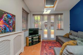 Spacious detached house with garden & parking - 6