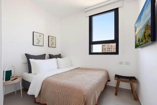Savyon View Skyline Residence with Balcony & Mamad - 9