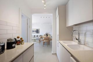 Savyon View Skyline Residence with Balcony & Mamad - 8