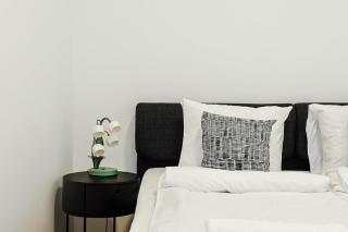 Fresh Central Modern Apartment - 8