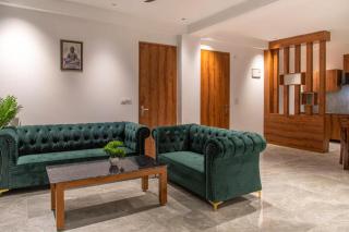 The Royals Luxury Apartments Rooftop Restaurant Lift Live Music Sat - 0