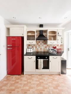 Cosy Modern 3BR House Pet Friendly, Free Parking - 2