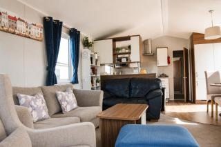The Beach Lodge inside Parkdean Camber Sands Resort - Parking, Decking, Fast Wi-Fi - 1