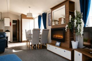 The Beach Lodge inside Parkdean Camber Sands Resort - Parking, Decking, Fast Wi-Fi - 7
