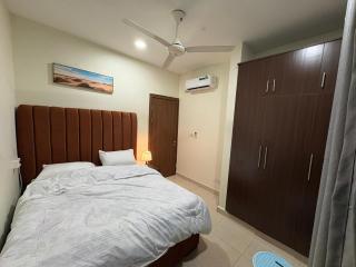 Spacious 2 bedroom Apartment - 4