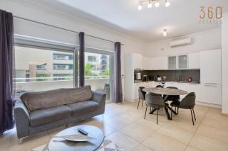 Stylish 1 Bedroom Apartment with Balcony Fort Cambridge Sliema - 6