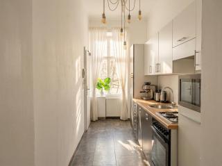 Central Belvedere private rooms in shared Aprt - 12 min from City Center - 1