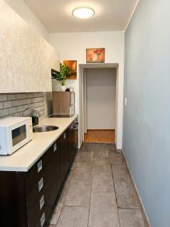 Central Belvedere private rooms in shared Aprt - 12 min from City Center - 2