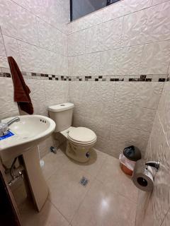 Modern 2 bedroom apartment and parking - 7
