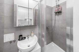 1 Bedroom Apartment with Game Table , 20 Min to City Center, Smart TV - 4