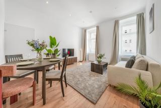 1 Bedroom Apartment with Game Table , 20 Min to City Center, Smart TV - 0