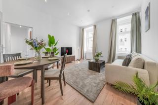 1 Bedroom Apartment with Game Table , 20 Min to City Center, Smart TV - 9