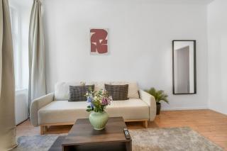 1 Bedroom Apartment with Game Table , 20 Min to City Center, Smart TV - 8