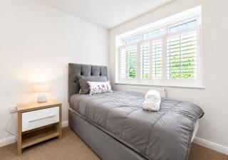 Cosy Modern 3BR House Pet Friendly, Free Parking - 8