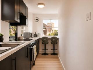 Bright 4BR-4BA Homestay in Kingston Free Parking - 9