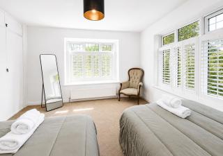 Cosy Modern 3BR House Pet Friendly, Free Parking - 1