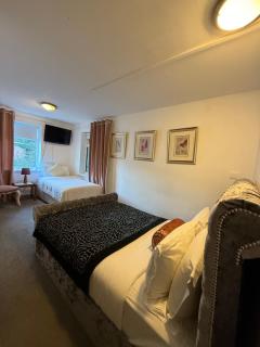 Sid's Restaurant and Bar with Rooms - 3