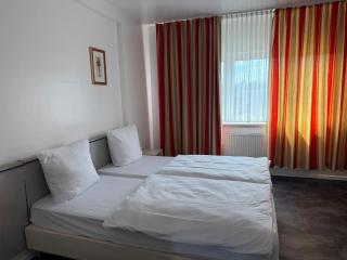 Main Crown Hotel - 0