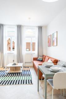 Rentero Bright Vinohrady Apartment Near Metro & TV Tower - 4