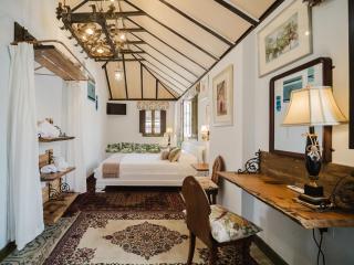 La Casa 1832 Boutique - 5