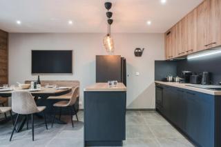 Chamonix 7p flat with balcony & parking - 4