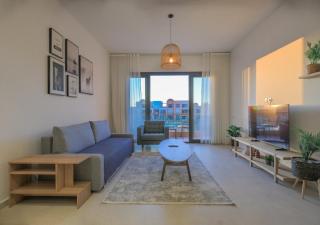 Sea Vibes 1BR with Pool View in Kamaran, El Gouna - 0