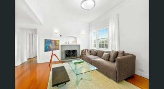 Spacious 2BDR Apt in the Heart of East Melbourne - 0