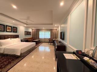 MAYFAIR Lake Resort - 2