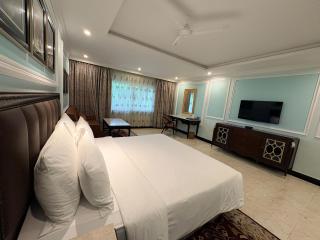 MAYFAIR Lake Resort - 1
