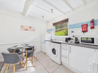 Lodge 11 - 2 Bed with Parking - 4