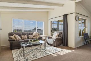 Springfield bliss with Lake view - 3