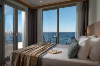 San Marine Beach Hotel, Heart of Chersonissos, Steps from the Sea - 7