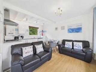 Lodge 12 - 2 bed with parking - 6