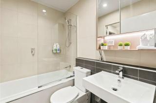 Two Private Ensuites Modern Brisbane Stay - 8
