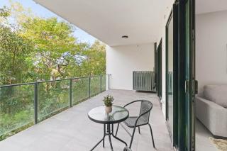 Two Private Ensuites Modern Brisbane Stay - 3