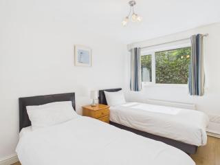 Lodge 23 - 2 Bed with Parking - 9