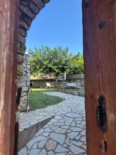 Roula's Stone Loft Villa & Pool Near Polylimnio - 5