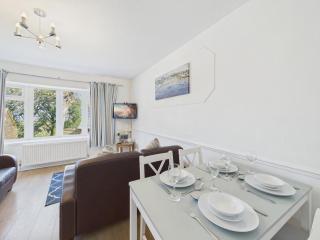 Lodge 24 - 2 Bed with Parking - 2